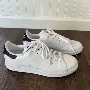 Men’s size 8 Stan Smith Adidas shoe - worn once - excellent condition